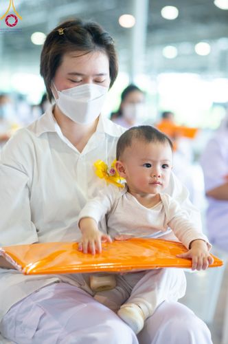 ภาพ No.86286:วันธรรมชัย ปีที่ 55 พิธีทอดผ้าป่ากฐินสมทบครั้งที่1, พิธีเจริญพุทธมนต์ ลูกนิมิตมหาสมบัติฯ พิธีจุดประทีป,พิธีฉลองชัยสวดมนต์บทธัมมจักกัปปวัตนสูตร วันอาทิตย์ที่ 27 สิงหาคม พ.ศ.2566 ณ สภาธรรมกายสากล / มหารัตนวิหารคด วัดพระธรรมกาย