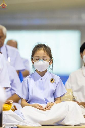 ภาพ No.84462:พิธีถวายผ้าอาบน้ำฝนและประทีปโคมไฟ ในวันอาสาฬหบูชา ณ ห้องแก้วสารพัดนึก 1 วัดพระธรรมกาย วันอังคารที่ 1 สิงหาคม พ.ศ. 2566