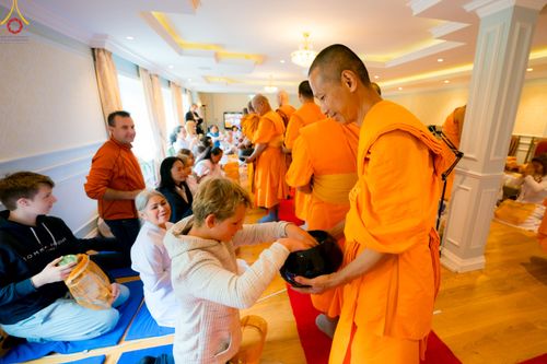 ภาพ No.85565:พิธีทอดผ้าป่าฉลองวัดพระธรรมกายเอกเกอร์ซุน  ในโอกาสสถาปนาครบรอบ 7 ปี  วันอาทิตย์ที่ 30 กรกฎาคม พ.ศ.2566 ณ วัดพระธรรมกายเอกเกอร์ซุน ประเทศนอร์เวย์