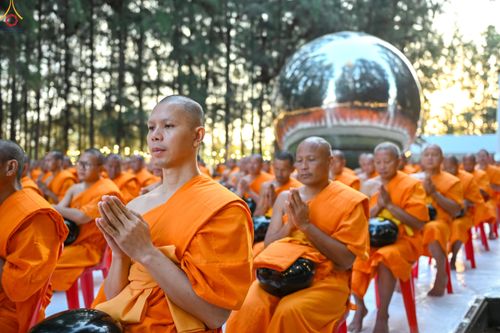 ภาพ No.289268:วันที่ 7 มกราคม พ.ศ. 2569 พิธีตักบาตรพระธรรมยาตรา ณ อนุสรณ์สถานลำดับที่ 1 สถานที่เกิดด้วยรูปกายเนื้อ อนุสรณ์สถานมหาวิหารพระมงคลเทพมุนี (โลตัสแลนด์) อ.สองพี่น้อง จ.สุพรรณบุรี ในโครงการธรรมยาตรา กตัญญูบูชา มหาปูชนียาจารย์ พระมงคลเทพมุนี(สด จนฺทสโร) พระผู้ป