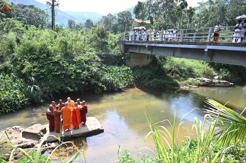 ภาพ No.278848:วันที่ 1 พฤศจิกายน  2568  กฐินสมทบวัดต่างประเทศ โดยคณะศิษยานุศิษย์ บูชาธรรม 81 ปี หลวงพ่อธัมมชโย ณ วัดธรรมรักษิตาราม ประเทศศรีลังกา