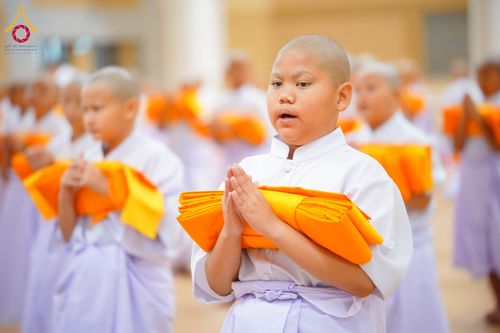 ภาพ No.319503:วันเสาร์ที่ 4 เมษายน พ.ศ.2569 พิธีขอขมา มอบผ้าไตร และถวายบาตรแด่นาคธรรมทายาท ในโครงการบรรพชาสามเณรฟื้นฟูพระพุทธศาสนาทั่วไทย โครงการหน่อแก้วเปรียญธรรม รุ่นที่ 14 โครงการสามเณรยุวธรรมทายาท รุ่นที่ 34 โครงการสามเณรมัชฌิมธรรมทายาท รุ่นที่ 30 ณ สภาธรรมกายสากล