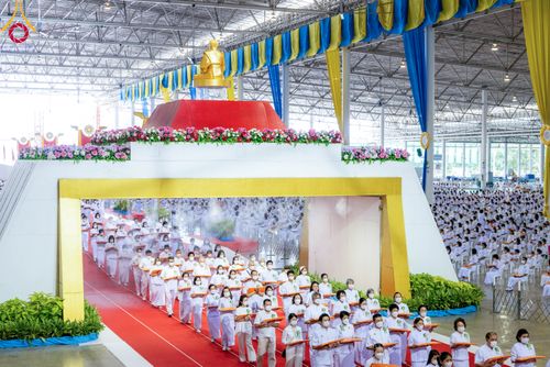 ภาพ No.90045:พิธีปฎิบัติธรรมและพิธีทอดผ้าป่าสมทบกฐินครั้งที่ 3 เนื่องใน 139 ปี วันคล้ายวันเกิดด้วยรูปกายเนื้อ พระมงคลเทพมุนี (สด จนฺทสโร) พระผู้ปราบมาร วันอังคารที่ 10 ตุลาคม พ.ศ. 2566 ณ วัดพระธรรมกาย จ.ปทุมธานี