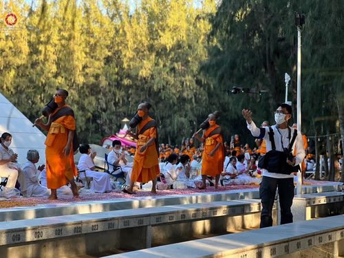 ภาพ No.105970:V.2 ทุ่มเท การเตรียมงาน เก็บงาน การรับบุญของเจ้าหน้าที่หน่วยงานต่างๆ เพื่อโครงการธรรมยาตรา กตัญญูบูชามหาปูชนียาจารย์ พระมงคลเทพมุนี (สด จนฺทสโร) พระผู้ปราบมาร อนุสรณ์สถาน 7 แห่ง ปีที่ 12 ระหว่างวันที่ 2 - 31 มกราคม พ.ศ.2567