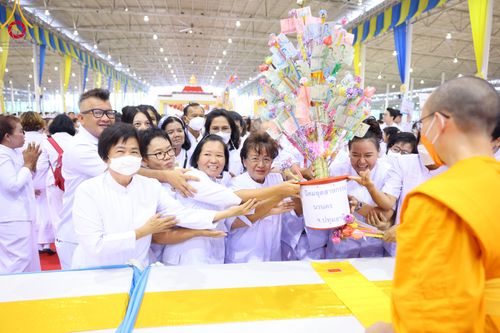 ภาพ No.92390:พิธีทอดกฐินธรรมชัยเพื่อสร้างอาคาร 115 ปี คุณยายอาจารย์มหารัตนอุบาสิกาจันทร์ ขนนกยูง อาทิตย์ต้นเดือนที่ 5 พฤศจิกายน พ.ศ. 2566 ณ วัดพระธรรมกาย จ.ปทุมธานี