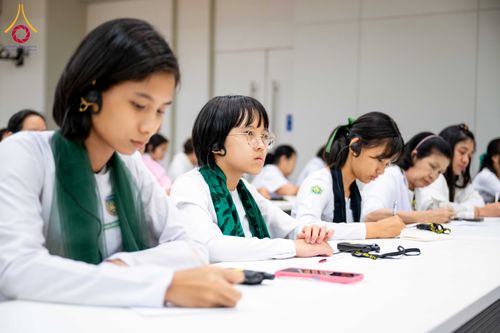 ภาพ No.313149:วันที่ 4 มีนาคม พ.ศ. 2559 หลวงพ่อทัตตชีโว รองเจ้าอาวาสวัดพระธรรมกาย ได้เมตตาถวายการต้อนรับปฏิสันถารพระอาคันตุกะจาก 19 ประเทศ ที่เดินทางมาร่วมงานวันมาฆบูชา ณ วัดพระธรรมกาย