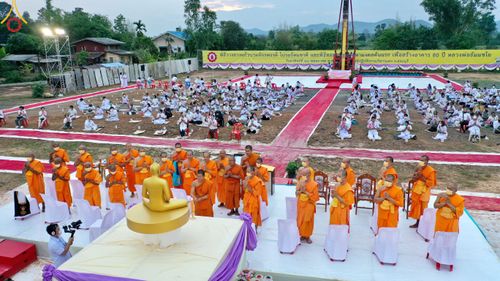 ภาพ No.81417:พิธีทอดผ้าป่า วางดวงแก้วบรมจักรพรรดิ  โปรยรัตนชาติ และพิธีตอกเสาเข็มมงคลต้นแรก อาคาร 80 ปี หลวงพ่อธัมมชโย ณ ศูนย์ปฏิบัติธรรมวิหารแดง อำเภอวิหารแดง จังหวัดสระบุรี วันอาทิตย์ที่ 28 พฤษภาคม พ.ศ.2566