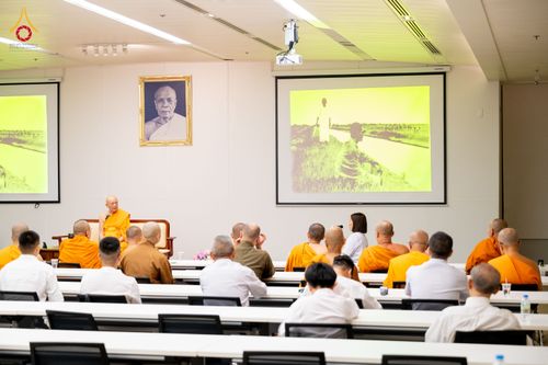 ภาพ No.324779:วันอังคารที่ 21 เมษายน พ.ศ.2569  หลวงพ่อทัตตชีโว รองเจ้าอาวาสวัดพระธรรมกาย ถวายการต้อนรับและปฏิสันถารคณะสงฆ์จากประเทศเวียดนาม