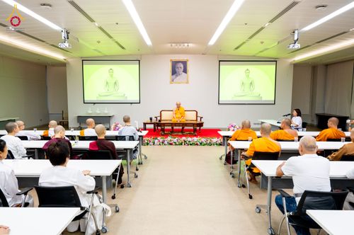 ภาพ No.324761:วันอังคารที่ 21 เมษายน พ.ศ.2569  หลวงพ่อทัตตชีโว รองเจ้าอาวาสวัดพระธรรมกาย ถวายการต้อนรับและปฏิสันถารคณะสงฆ์จากประเทศเวียดนาม