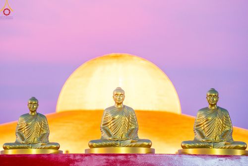 ภาพ No.79245:พิธีอัญเชิญองค์พระบรมพุทธเจ้า 24 องค์ เวียนประทักษิณรอบพระมหาธรรมกายเจดีย์ ณ วัดพระธรรมกาย  วันที่ 2 เมษายน พ.ศ. 2566