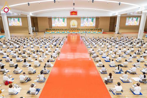 ภาพ No.310694:วันอาทิตย์ที่ 22 กุมภาพันธ์ พ.ศ. 2569 พิธีถวายโคมมาฆประทีป ณ ห้องแก้วสารพัดนึก 2 วัดพระธรรมกาย จ.ปทุมธานี