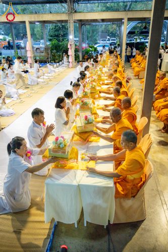 ภาพ No.293488:วันที่ 13 มกราคม พ.ศ. 2569 พิธีถวายภัตตาหารเป็นสังฆทาน แด่พระธรรมยาตรา ณ อนุสรณ์สถานมหาวิหารพระมงคลเทพมุนี (โลตัสแลนด์) อ.สองพี่น้อง จ.สุพรรณบุรี ในโครงการธรรมยาตรา กตัญญูบูชา มหาปูชนียาจารย์ พระมงคลเทพมุนี(สด จนฺทสโร) พระผู้ปราบมาร อนุสรณ์สถาน 7 แห่ง ปี