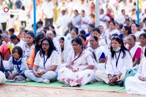 ภาพ No.283761:วันที่ 6-7 ธันวาคม พ.ศ. 2568  พิธีรับมอบหนังสือแสดงเจตจำนงถวายสิทธิครอบครองและใช้ประโยชน์วัดสันติวัน เมืองนาคปูร์  พิธีจุดโคมประทีปถวายเป็นพุทธบูชา และอุทิศบุญกุศลแด่ ดร.บี.อาร์. อัมเบดการ์  พิธีบูชาข้าวพระถ่ายทอดสดจากประเทศไทย