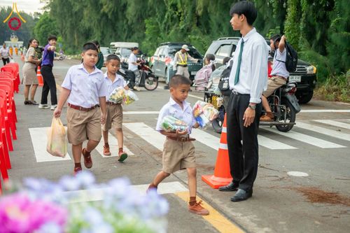 ภาพ No.349980:วันที่ 17 กันยายน พ.ศ. 2569 พิธีตักบาตรเข้าพรรษา 109 รูป ถวายเป็นพระราชกุศลสมเด็จพระบรมราชชนนีพันปีหลวง  ณ โรงเรียนสังข์อ่ำวิทยา อำเภอคลองหลวง จังหวัดปทุมธานี