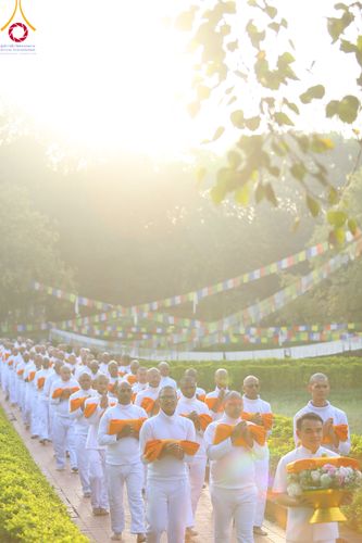 ภาพ No.314080:วันจันทร์ที่ 16 มีนาคม พ.ศ. 2569 พิธีเวียนเทียนประทักษิณ และพิธีบรรพชาสามเณร 500 รูป ณ วิหารมายาเทวี ประเทศเนปาล