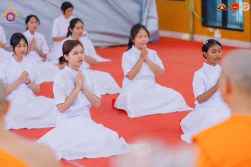 ภาพ No.284537:วันพุธที่ 17  ธันวาคม พ.ศ.2568  พิธีบวชอุบาสิกาแก้ว อินโดนีเซีย ณ ประเทศอินโดนีเซีย