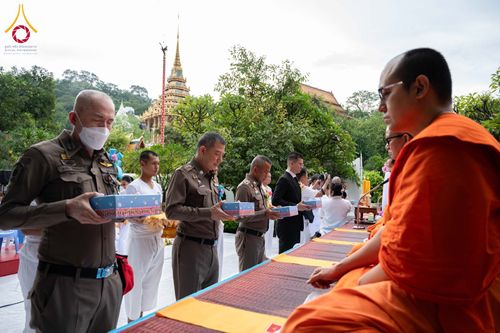 ภาพ No.351476:วันที่ 22 กันยายน พ.ศ. 2569  พิธีตักบาตรสามเณรธรรมทายาท โครงการบรรพชาพัฒนาคุณธรรม จริยธรรม  สำหรับนักเรียนนายสิบตำรวจ (นสต.) รุ่นที่ 16 ศูนย์ฝึกอบรมตำรวจภูธรภาค 1  ณ วัดพระพุทธบาทราชวรมหาวิหาร