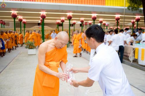 ภาพ No.250684:วันอังคารที่ 7 ตุลาคม พ.ศ. 2568 พิธีมหาปวารณาออกพรรษา ณ โบสถ์พระไตรปิฎก วัดพระธรรมกาย