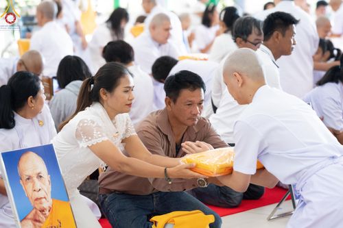 ภาพ No.199718:โครงการอุปสมบทหมู่บูชาธรรม 116 ปี คุณยายอาจารย์มหารัตนอุบาสิกาจันทร์ ขนนกยูง โครงการอุปสมบทหมู่ธรรมทายาท ระดับอุดมศึกษา รุ่นที่ 51 ภาคฤดูหนาว  ณ โบสถ์พระไตรปิฏก วัดพระธรรมกาย จ.ปทุมธานี  วันที่ 11 มกราคม พ.ศ. 2568 โดยมีพระครูปลัดรัตนวีรวัฒน์ เจ้าอาวาสวัด
