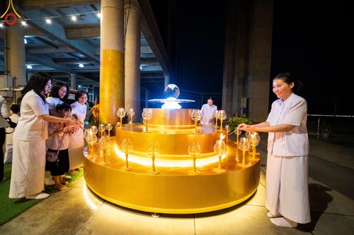 ภาพ No.150354:พิธีจุดประทีป และพิธีฉลองชัยสวดมนต์ บทธัมมจักกัปปวัตตนสูตร ครบ 6,668,272,727 จบ เนื่องในวันธรรมชัย 27 สิงหาคม พ.ศ. 2567 ณ มหารัตนวิหารคด วัดพระธรรมกาย