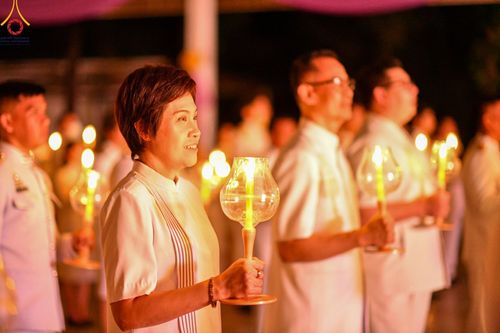 ภาพ No.139009:กิจกรรมเฉลิมพระเกียรติ สมเด็จพระนางเจ้าฯ พระบรมราชินี เนื่องในโอกาสวันเฉลิมพระชนมพรรษา พิธีเจริญพระพุทธมนต์ , ทำบุญตักบาตรพระสงฆ์ ถวายพระราชกุศล , พิธีถวายเครื่องราชสักการะ , และพิธีจุดเทียนถวายพระพรชัยมงคล วันที่ 3 มิถุนายน พ.ศ. 2567 ณ อาคารโถงช้าง วัดพ