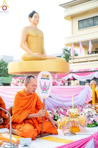 ภาพ No.150849:พิธีเจริญพระพุทธมนต์ และทำบุญตักบาตรแด่คณะสงฆ์ จำนวน 121 รูป เนื่องในโอกาสฉลองครบรอบ 120 ปี อำเภอคลองหลวง จังหวัดปทุมธานี เพื่อถวายเป็นพุทธบูชา ช่วยเหลือผู้ประสบความเดือดร้อนจากอุทกภัย และคณะสงฆ์ 323 วัด 4 จังหวัดชายแดนภาคใต้ วันเสาร์ที่ 31 สิงหาคม พ.ศ. 