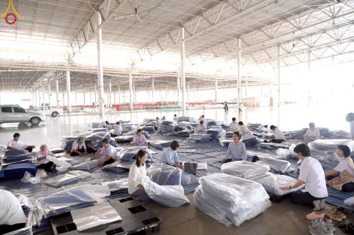 ภาพ No.218504:วันที่ 15 - 18 เมษายน พ.ศ. 2568 การเตรียมภาชนะสำหรับถวายภัตตาหาร , การจัดโต๊ะเก้าอี้ในลานธรรม , การแพ็คพัสดุงานต้อนรับ เพื่องานวันคุ้มครองโลก 22 เมษายน พ.ศ.2568 วัดพระธรรมกาย