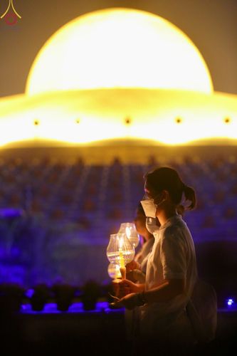 ภาพ No.77242:พิธีจุดมาฆประทีป ในวันมาฆบูชา อาทิตย์ต้นเดือนที่ 6 มีนาคม พ.ศ. 2566 ณ วัดพระธรรมกาย อ.คลองหลวง จ.ปทุมธานี