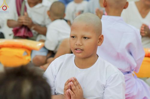 ภาพ No.216235:วันเสาร์ที่ 5 เมษายน พ.ศ. 2568 พิธีตัดปอยผม พิธีขอขมาผู้ปกครอง พิธีขอขมามอบผ้าไตร พิธีบรรพชา พิธีถวายบาตรสามเณร ณ ศูนย์ปฏิบัติธรรมและศูนย์อบรมเยาวชนเพชรบุรี ต.ท่าแลง อ.ท่ายาง จ.เพชรบุรี