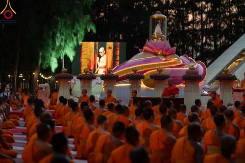 ภาพ No.107165:พิธีจุดประทีปถวายเป็นพุทธบูชา และบูชาธรรมมหาปูชนียาจารย์ ในโครงการธรรมยาตรากตัญญูบูชา มหาปูชนียาจารย์ พระมงคลเทพมุนี(สด จนฺทสโร) พระผู้ปราบมาร  อนุสรณ์สถาน 7 แห่ง ปีที่ 12  วันที่ 6 มกราคม พ.ศ. 2567 ณ อนุสรณ์สถานมหาวิหารพระมงคลเทพมุนี อ.สองพี่น้อง จ.สุพร