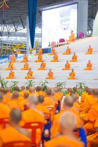 ภาพ No.159207:พิธีบูชาข้าวพระ ในวันอาทิตย์ต้นเดือน วันที่ 6 ตุลาคม พ.ศ. 2567 ณ สภาธรรมกายสากล วัดพระธรรมกาย