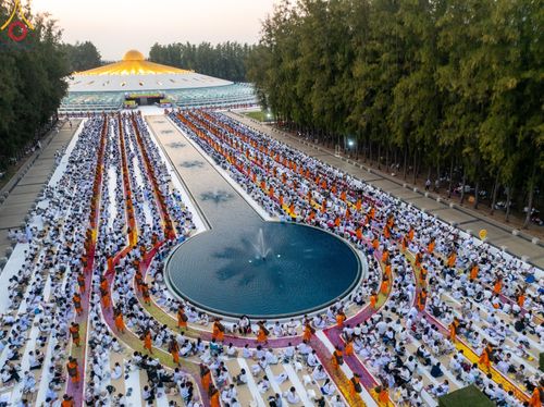 ภาพ No.202059:พิธีต้อนรับพระธรรมยาตรา ณ อนุสรณ์สถานลำดับที่ 7 สถานที่ขยายวิชชาธรรมกาย วัดพระธรรมกาย ต.คลองสาม อ.คลองหลวง จ.ปทุมธานี ในโครงการธรรมยาตรา กตัญญูบูชา มหาปูชนียาจารย์ พระมงคลเทพมุนี(สด จนฺทสโร) พระผู้ปราบมาร อนุสรณ์สถาน 7 แห่ง ปีที่ 13 วันที่ 26 มกราคม 2568