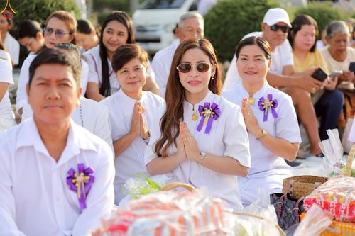 ภาพ No.235200:วันอาทิตย์ที่ 27 กรกฎาคม พ.ศ. 2568 พิธีตักบาตรพระ1,000 รูป ทำบุญเมืองพัทลุง ประธานสงฆ์ พระปริยัติวชิโรดม  เจ้าคณะจังหวัดพัทลุง ประธานฆราวาส นายรัฐศาสตร์ ชิดชู  ผู้ว่าราชการจังหวัดพัทลุง