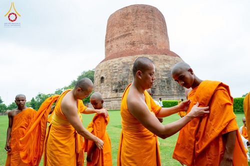 ภาพ No.231090:วันที่ 1 กรกฎาคม พ.ศ. 2568 โครงการบรรพชาสามเณร 300 รูป ถวายเป็นพุทธบูชา  วันอาสาฬหบูชา ณ จุดกำเนิดพระรัตนตรัย  ต้นแหล่งธัมมจักกัปปวัตตนสูตร เมืองพาราณสี  สารนาถ ประเทศอินเดีย