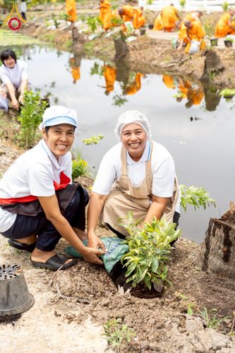 ภาพ No.238586:วันอาทิตย์ที่ 17 สิงหาคม พ.ศ. 2568 พิธีทอดผ้าป่าบำรุงศูนย์อบรมเยาวชนนครปฐม ครบรอบ 14 ปี และพิธีปลูกต้นไม้รอบสระเศรษฐี ณ ศูนย์อบรมเยาวชนนครปฐม