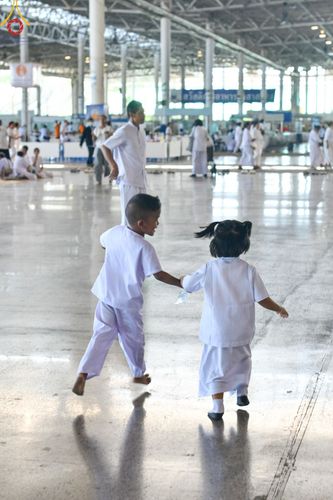 ภาพ No.143442:พิธีตักบาตร ข้าวสารอาหารแห้ง ณ บ้านแก้วเรือนทองคุณยายฯ และ พิธีบูชาข้าวพระ  ณ สภาธรรมกายสากล วัดพระธรรมกาย วันอาทิตย์ที่ 7 กรกฎาคม พ.ศ. 2567