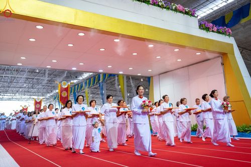 ภาพ No.154547:พิธีทอดผ้าป่าสมทบกฐินวัดพระธรรมกาย และสมทบกฐิน 30,000 วัดทั่วไทย ครั้งที่ 2 ณ สภาธรรมกายสากล วัดพระธรรมกาย วันอังคารที่ 17 กันยายน พ.ศ. 2567