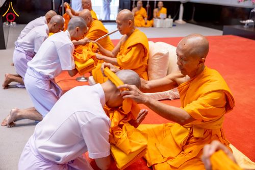 ภาพ No.256237:วันที่ 4 ตุลาคม พ.ศ. 2568 พิธีบรรพชาอุปสมบท  โครงการอุปสมบทหมู่บูชาธรรม 141 ปี  พระมงคลเทพมุนี (สด จนฺทสโร) ณ โบสถ์พระไตรปิฏก วัดพระธรรมกาย จ.ปทุมธานี