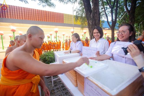 ภาพ No.162386:วันมหาปวารณาออกพรรษา วันพฤหัสบดีที่ 17 ตุลาคม พ.ศ. 2567 (ขึ้น 15 ค่ำ เดือน 11 ) ณ อุโบสถ วัดพระธรรมกาย