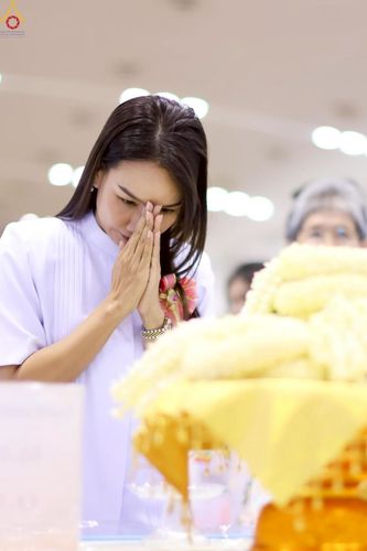 ภาพ No.251302:วันที่ 10 ตุลาคม พ.ศ. 2568 พิธีปฏิบัติธรรม ในวันคล้ายวันเกิด 141 ปี พระมงคลเทพมุนี (สด จนฺทสโร) พระผู้ปราบมาร ณ สภาธรรมกายสากล วัดพระธรรมกาย