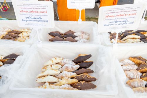 ภาพ No.106736:พิธีถวายภัตตาหารเป็นสังฆทาน แด่คณะพระธรรมยาตราฯ ในโครงการธรรมยาตรากตัญญูบูชา มหาปูชนียาจารย์ พระมงคลเทพมุนี(สด จนฺทสโร) พระผู้ปราบมาร อนุสรณ์สถาน 7 แห่ง ปีที่ 12 วันที่ 6 มกราคม พ.ศ. 2567 ณ อนุสรณ์สถานโลตัสแลนด์ จ.สุพรรณบุรี