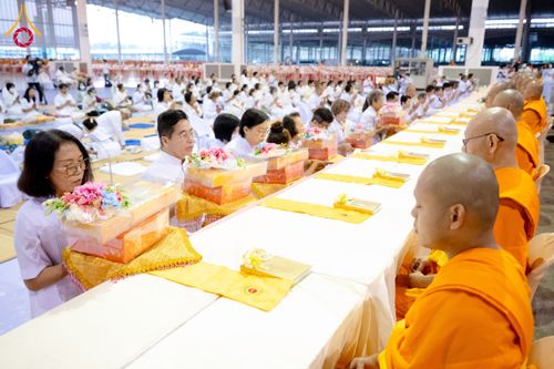 ภาพ No.203721:พิธีถวายภัตตาหารเป็นสังฆทาน แด่พระธรรมยาตรา ณ วัดพระธรรมกาย ตำบลคลองสาม อำเภอคลองหลวง จังหวัดปทุมธานี ในโครงการธรรมยาตรา กตัญญูบูชา มหาปูชนียาจารย์ พระมงคลเทพมุนี(สด จนฺทสโร) พระผู้ปราบมาร อนุสรณ์สถาน 7 แห่ง ปีที่ 13 วันที่ 30 มกราคม พ.ศ. 2568