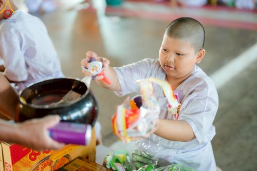 ภาพ No.214640:วันศุกร์ที่ 4 เมษายน พ.ศ.2568 นาคธรรมทายาทตักบาตรพระพี่เลี้ยง ในโครงการบรรพชาสามเณร ฟื้นฟูพระพุทธศาสนาทั่วไทย ณ วิหารคด 22 วัดพระธรรมกาย