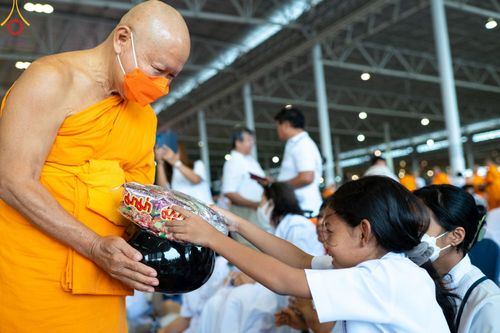 ภาพ No.124473:พิธีตักบาตรในวันมาฆบูชา ณ บ้านแก้วเรือนทองคุณยายฯ วัดพระธรรมกาย จ.ปทุมธานี วันเสาร์ที่ 24 กุมภาพันธ์ พ.ศ. 2567