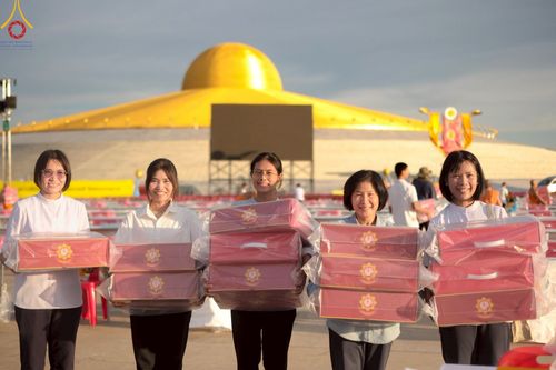 ภาพ No.219122:วันที่ 19-21 เมษายน พ.ศ. 2568 การเตรียมงานในลานธรรม , วิหารคด เพื่องานวันคุ้มครองโลก 22 เมษายน พ.ศ. 2568