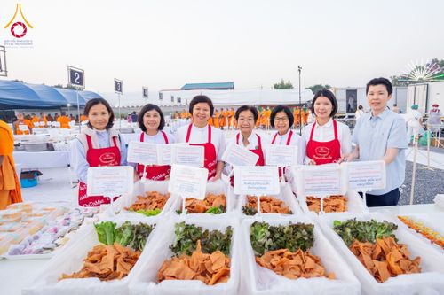 ภาพ No.191073:พิธีถวายภัตตาหารเป็นสังฆทาน แด่พระธรรมยาตรา ณ อนุสรณ์สถานคลองบางนางแท่น อ.สามพราน จ.นครปฐม ในโครงการธรรมยาตรา กตัญญูบูชา มหาปูชนียาจารย์ พระมงคลเทพมุนี(สด จนฺทสโร) พระผู้ปราบมาร อนุสรณ์สถาน 7 แห่ง ปีที่ 13 วันที่ 8 มกราคม พ.ศ. 2568
