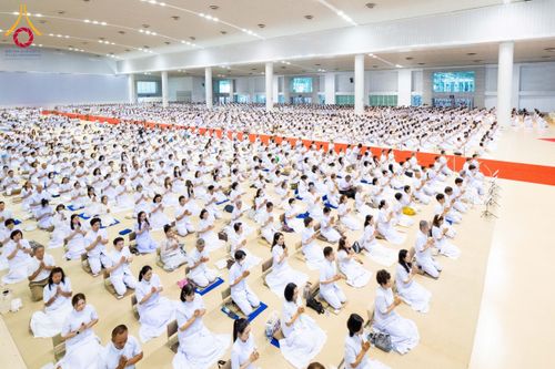 ภาพ No.209586:วันอาทิตย์ที่ 2 มีนาคม พ.ศ. 2568 พิธีบูชาข้าวพระ ณ สภาธรรมกายสากล วัดพระธรรมกาย