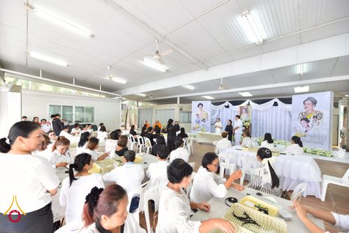 ภาพ No.267608:วันที่ 7 พฤศจิกายน พ.ศ. 2568 พสกนิกรอำเภอคลองหลวง รวมใจบำเพ็ญกุศลปัณรสมวาร (15 วัน) อุทิศถวายเป็นพระราชกุศลแด่ “สมเด็จพระพันปีหลวง” ณ วัดพระธรรมกาย