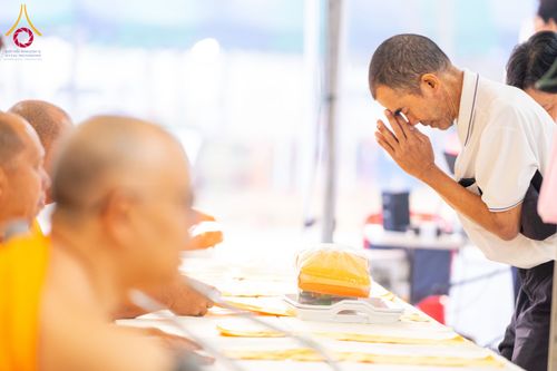 ภาพ No.200248:พิธีถวายภัตตาหารเป็นสังฆทาน แด่พระธรรมยาตรา ณ อนุสรณ์สถานบางปลา วัดบางปลา อำเภอบางเลน จังหวัดนครปฐม ในโครงการธรรมยาตรา กตัญญูบูชา มหาปูชนียาจารย์ พระมงคลเทพมุนี(สด จนฺทสโร) พระผู้ปราบมาร อนุสรณ์สถาน 7 แห่ง ปีที่ 13 วันที่ 23 มกราคม พ.ศ. 2568