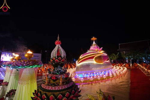 ภาพ No.112219:พิธีจุดประทีปถวายเป็นพุทธบูชา และบูชาธรรมมหาปูชนียาจารย์ พระมงคลเทพมุนี(สด จนฺทสโร) ในโครงการธรรมยาตรา กตัญญูบูชา มหาปูชนียาจารย์ พระมงคลเทพมุนี(สด จนฺทสโร) พระผู้ปราบมาร อนุสรณ์สถาน 7 แห่ง ปีที่ 12 วันที่ 14 มกราคม พ.ศ. 2567 ณ วัดสองพี่น้อง อ.สองพี่น้อง